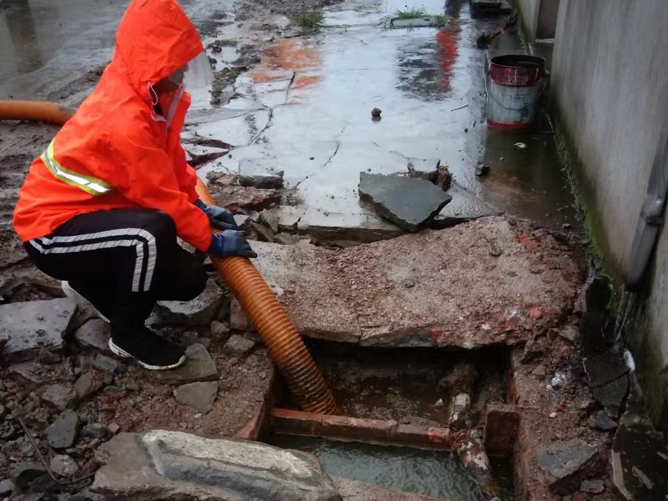 冷水滩专业清理污水池 炜誉市政以规范流程守护城市 “肠道”